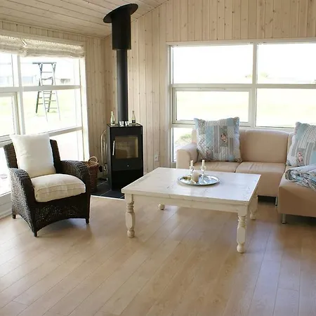 Four-bedroom Holiday Harestien With A Sauna 09 Feriehus